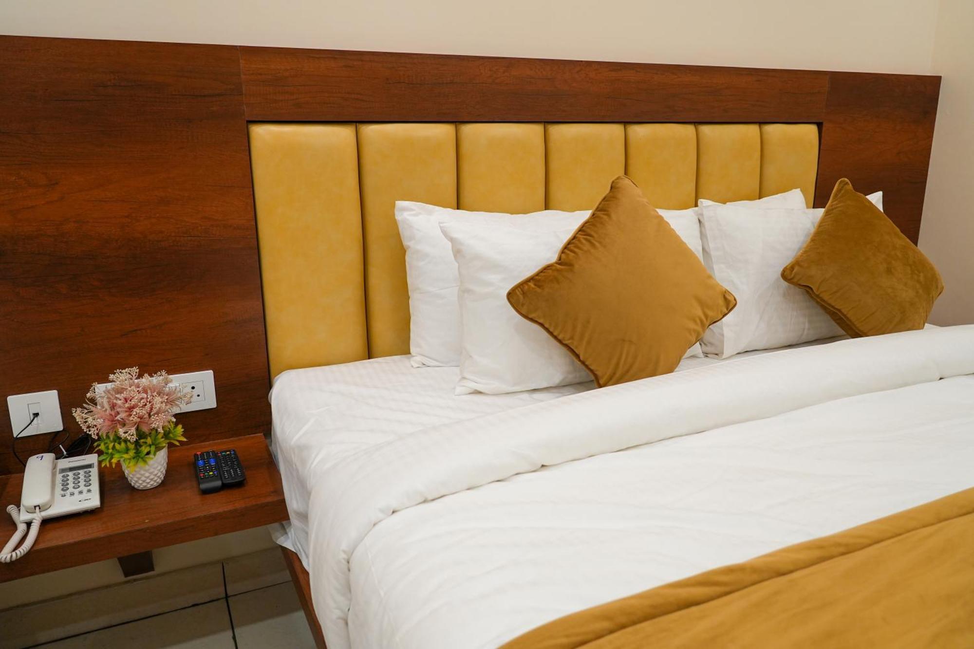 Sri Krishna Inn - Kempegowda Airport Bangalore Devanahalli Ngoại thất bức ảnh