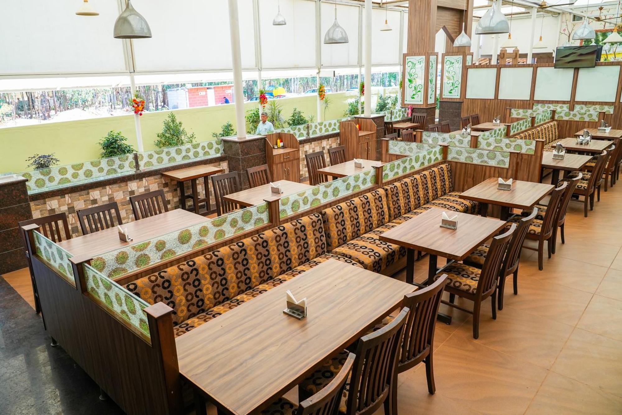Sri Krishna Inn - Kempegowda Airport Bangalore Devanahalli Ngoại thất bức ảnh