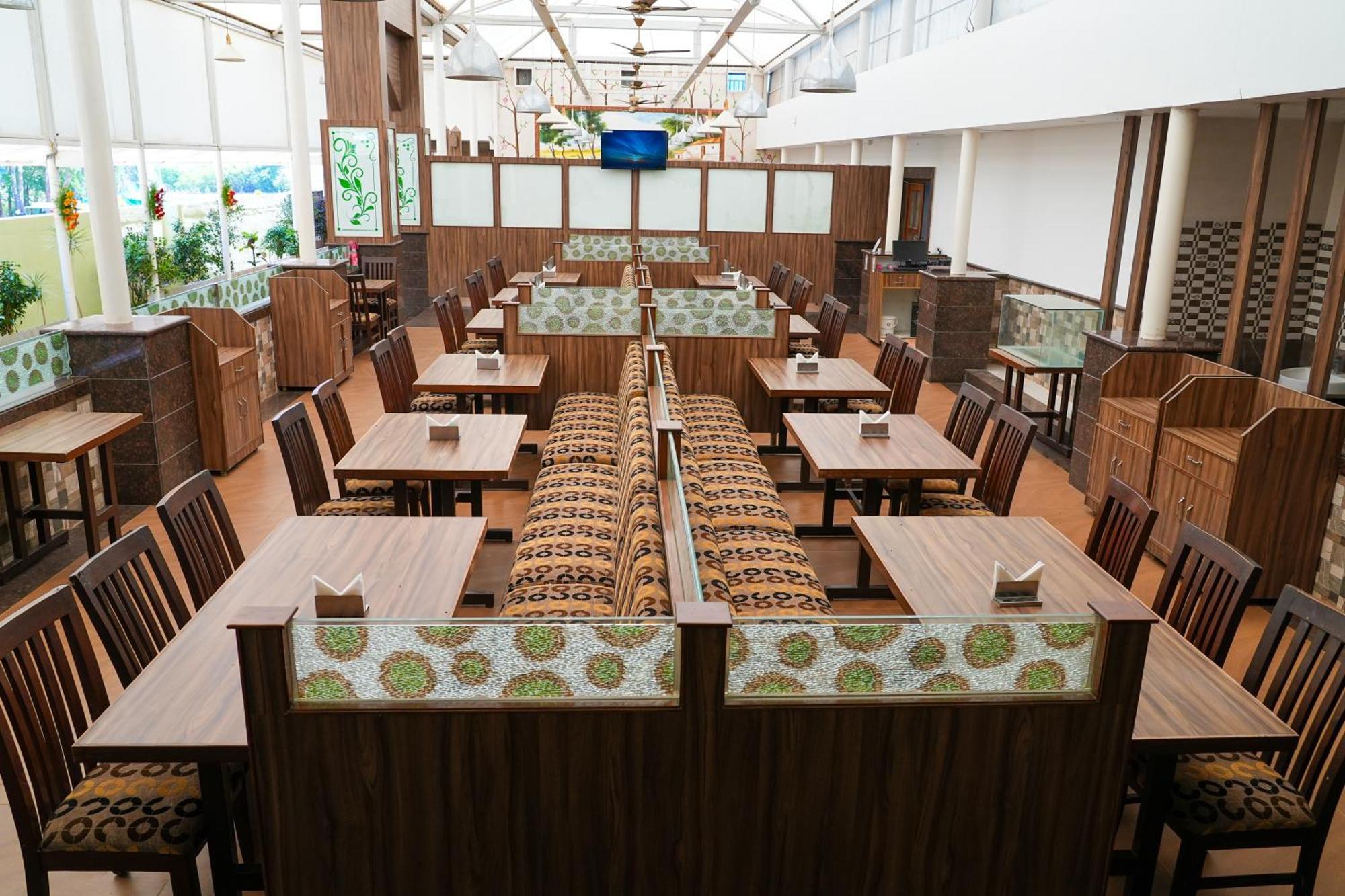 Sri Krishna Inn - Kempegowda Airport Bangalore Devanahalli Ngoại thất bức ảnh