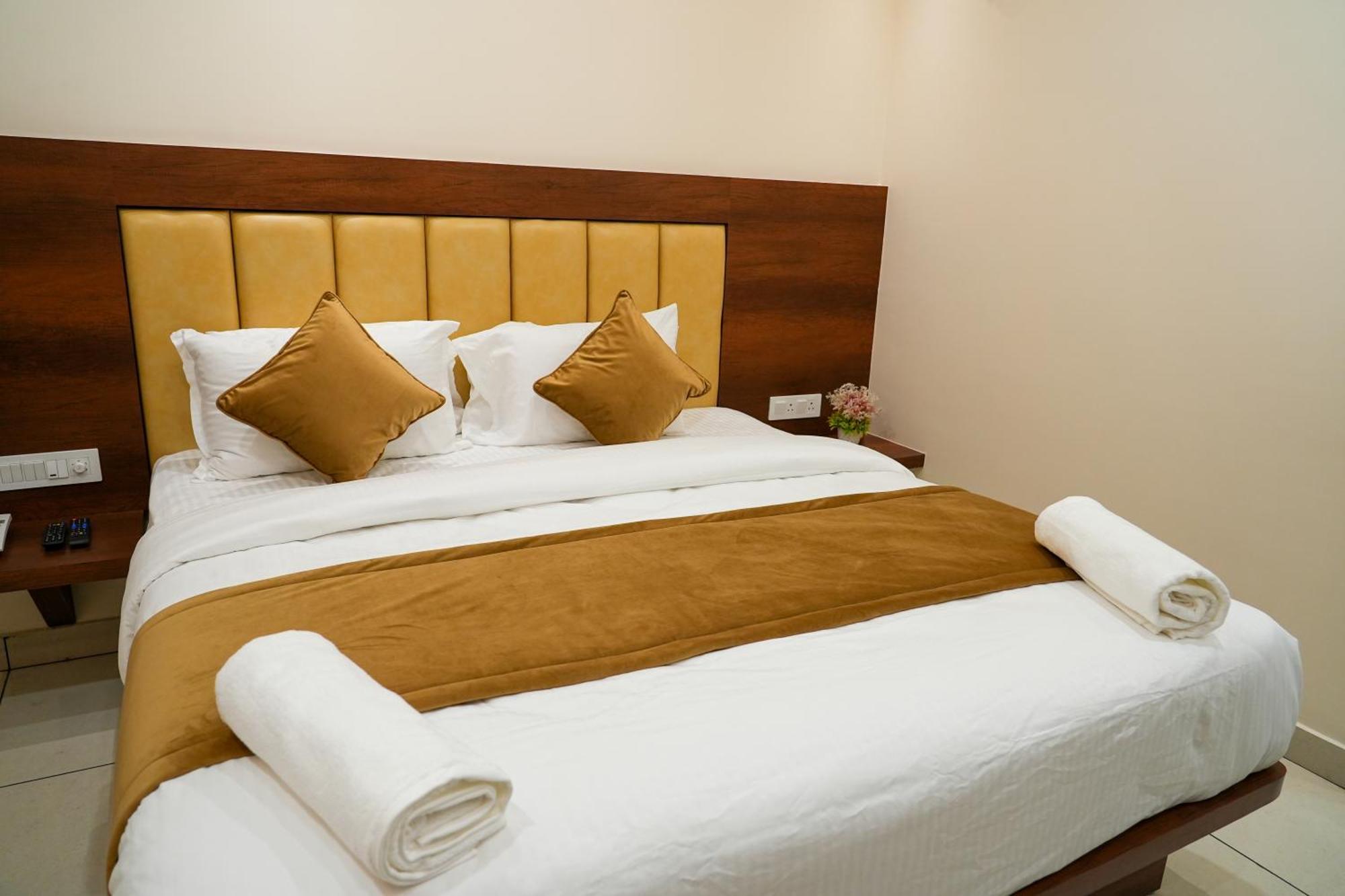 Sri Krishna Inn - Kempegowda Airport Bangalore Devanahalli Ngoại thất bức ảnh
