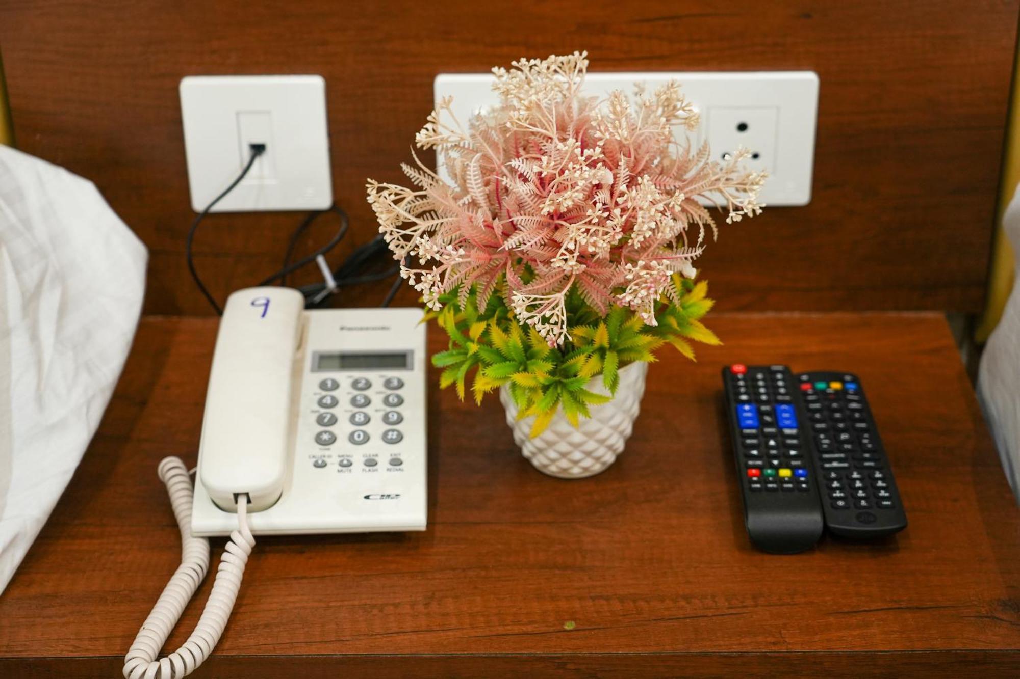 Sri Krishna Inn - Kempegowda Airport Bangalore Devanahalli Ngoại thất bức ảnh
