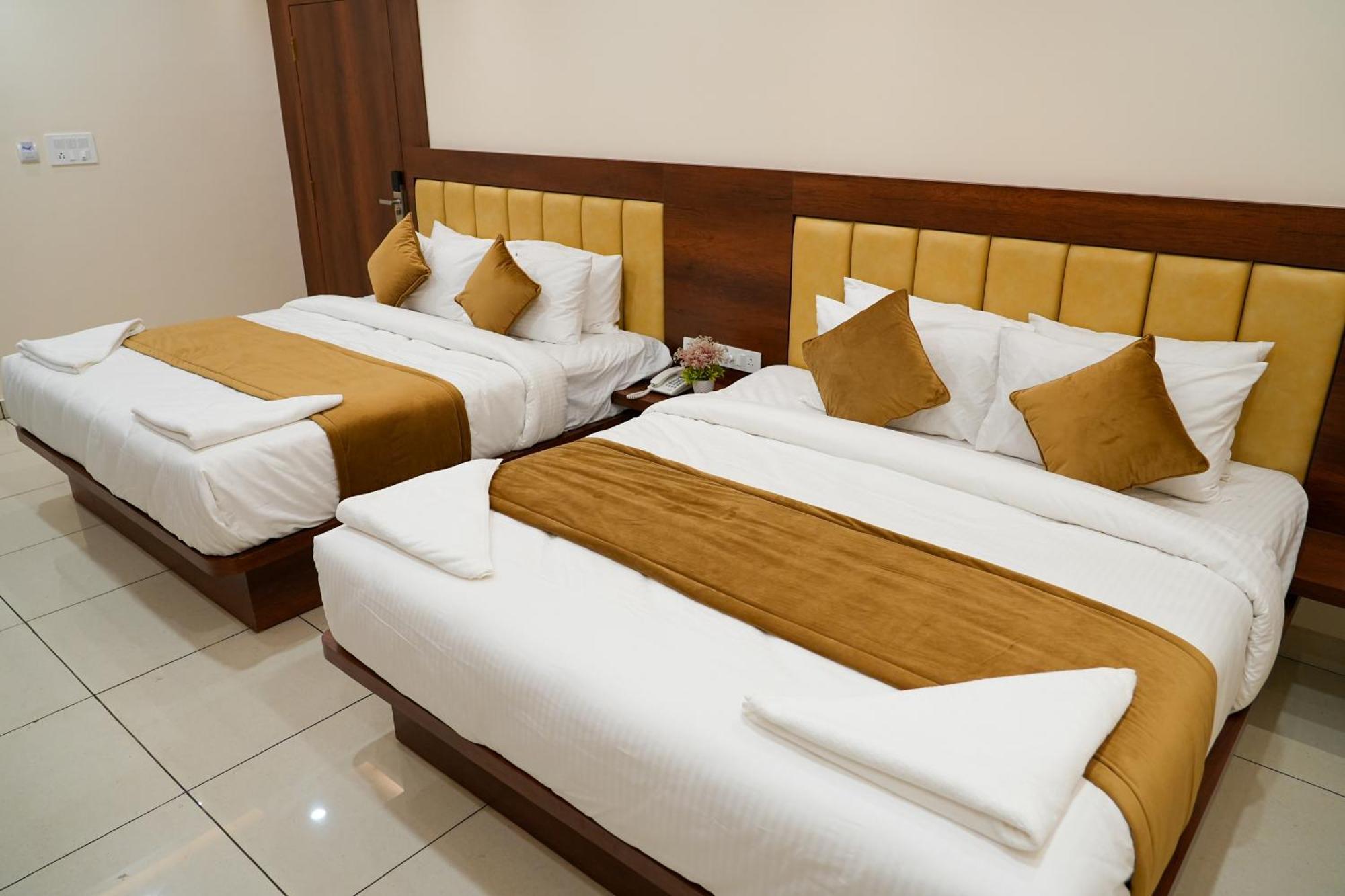 Sri Krishna Inn - Kempegowda Airport Bangalore Devanahalli Ngoại thất bức ảnh